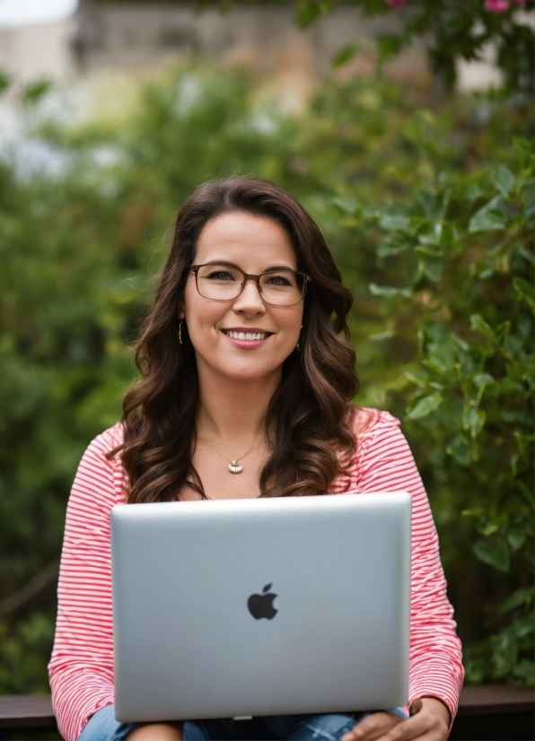 Free Motions Graphics, Glasses, Smile, Computer, Shoulder, Laptop