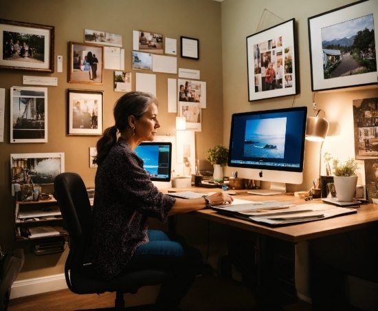 Image Adobe Stock, Computer, Table, Picture Frame, Personal Computer, Furniture