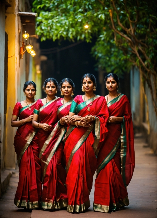 Vintage Wallpaper, Sari, Temple, Smile, Tree, Happy