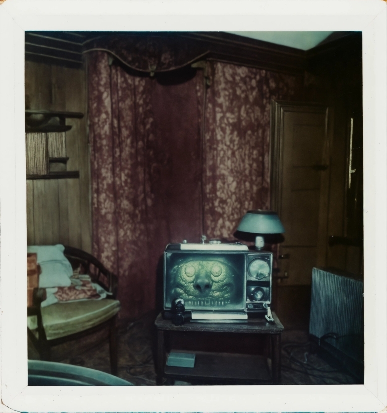 Make Song Ai, Analog Television, Rectangle, Interior Design, Television Set, Gas