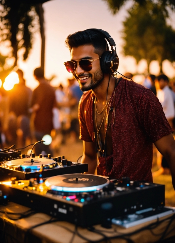 Crop Gif Image, Deejay, Sunglasses, Goggles, Entertainment, Disc Jockey