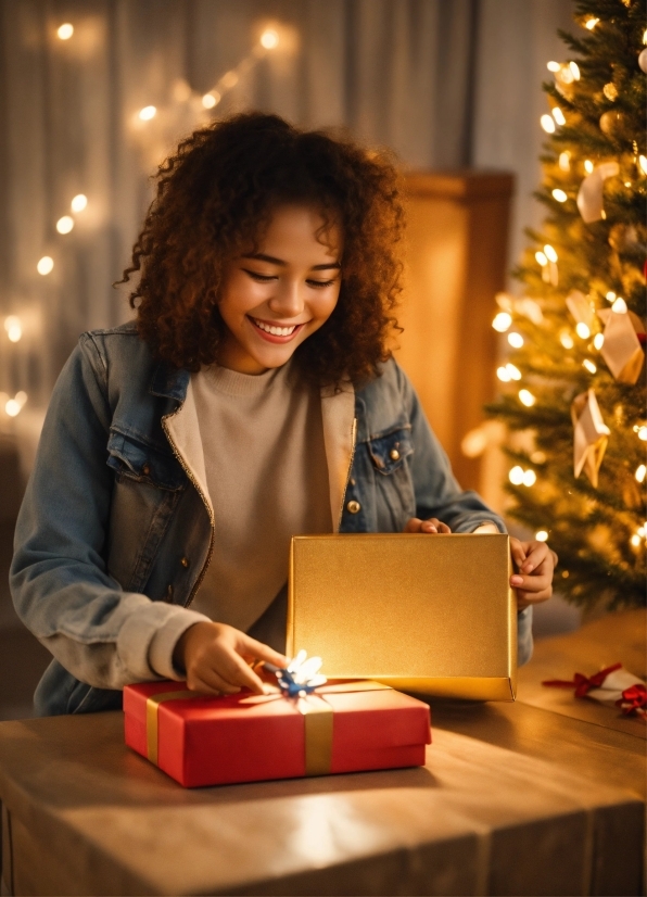 Drawing For The Absolute And Utter Beginner, Smile, Christmas Tree, Photograph, Human, Lighting